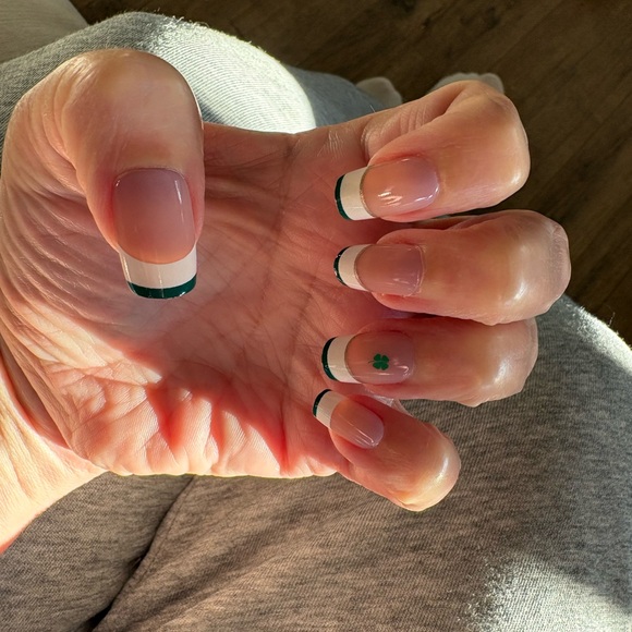 Curvlife St.Patrick’s Green and White French Tip press on Nails - Picture 4 of 7